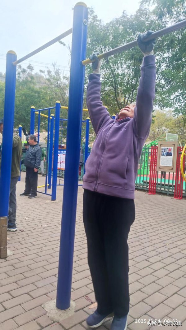 安泰证券 89岁奶奶的单杠，给健跑老友们上了一课